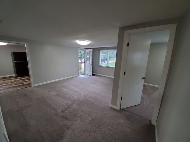 Foto del edificio - 3 Bedroom, 1 Bathroom in the Norwoodville ...