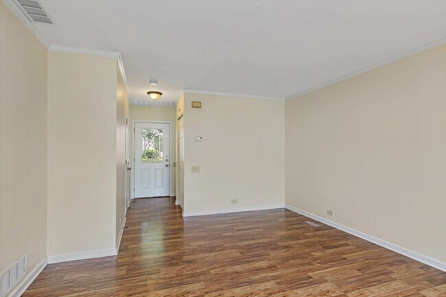 Building Photo - 1684 College Green Dr