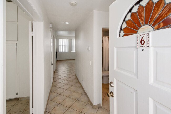 Foto del edificio - Long Term, Unfurnished Rental in Imperial ...