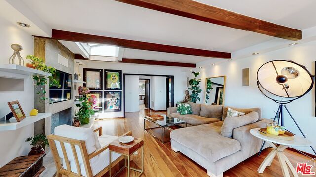 Foto del edificio - 8715 Sunset Plaza Pl