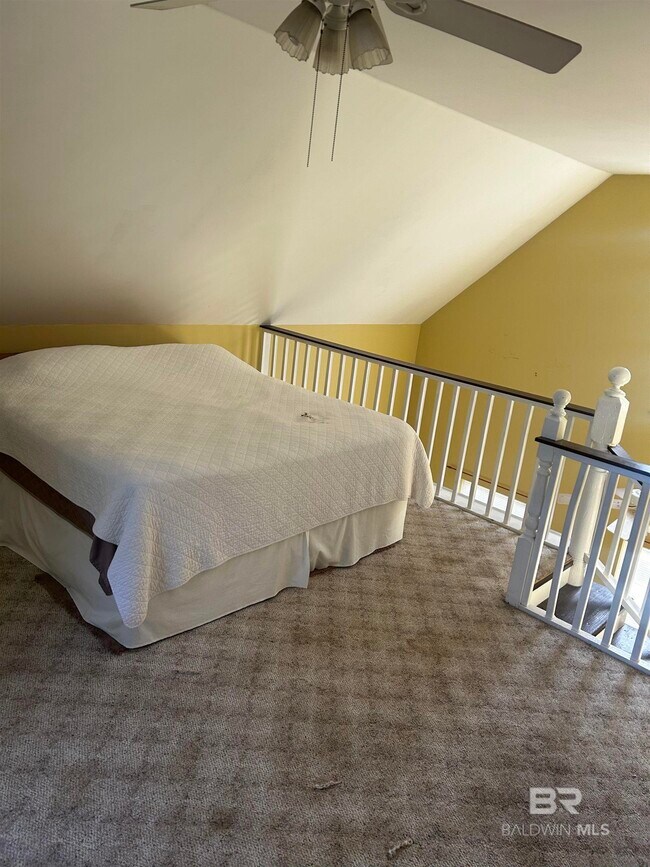 Foto del edificio - 22985 High Ridge Rd