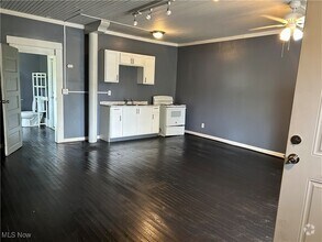 Building Photo - 1130 E 68th St