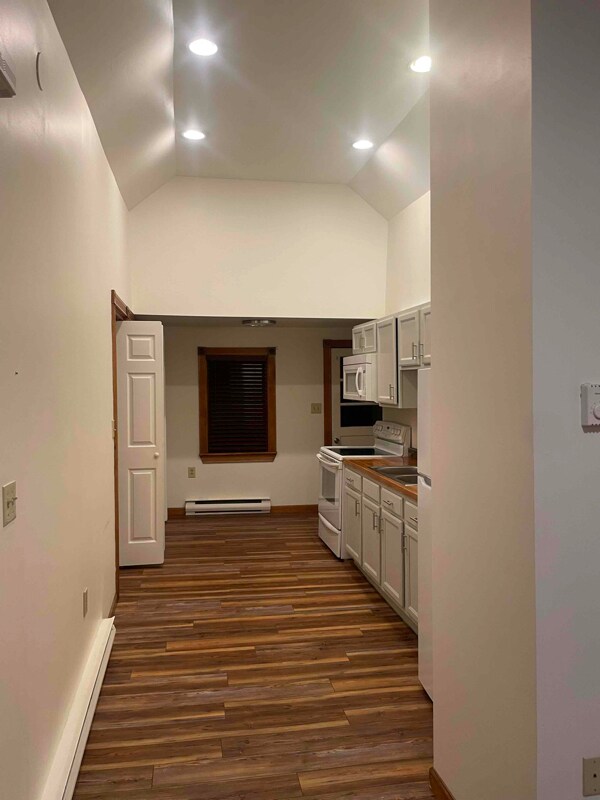 Foto del edificio - 201 E Elm St