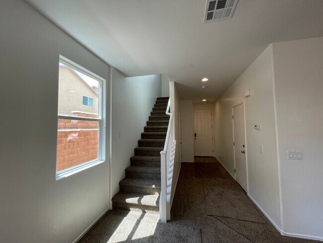 Building Photo - Mountains Edge - 2 Story 3 Bedroom Home wi...