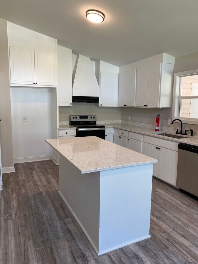 Building Photo - 523 Sardis St
