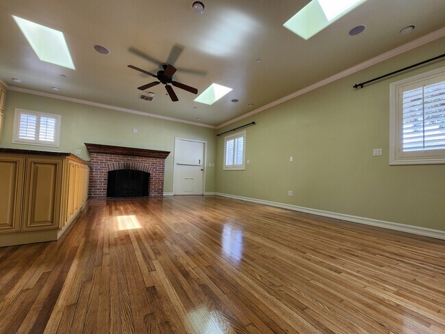 Family Room/Kitchen - 3930 La Crescenta Ave