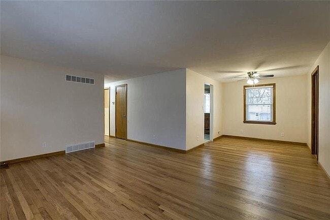 Building Photo - 8819 W 82nd St