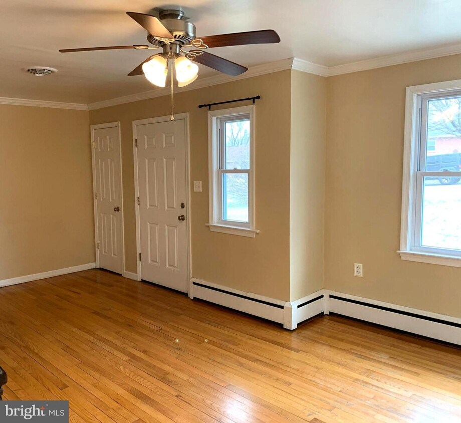 Primary Photo - 110 N Colonial Dr