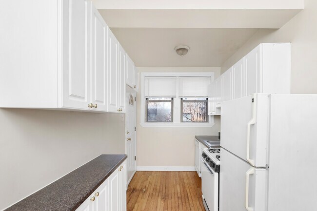 Building Photo - 550 W Aldine Ave