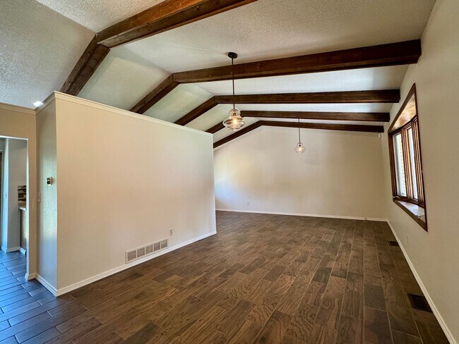 Building Photo - Welcome to your new home in the heart of T...