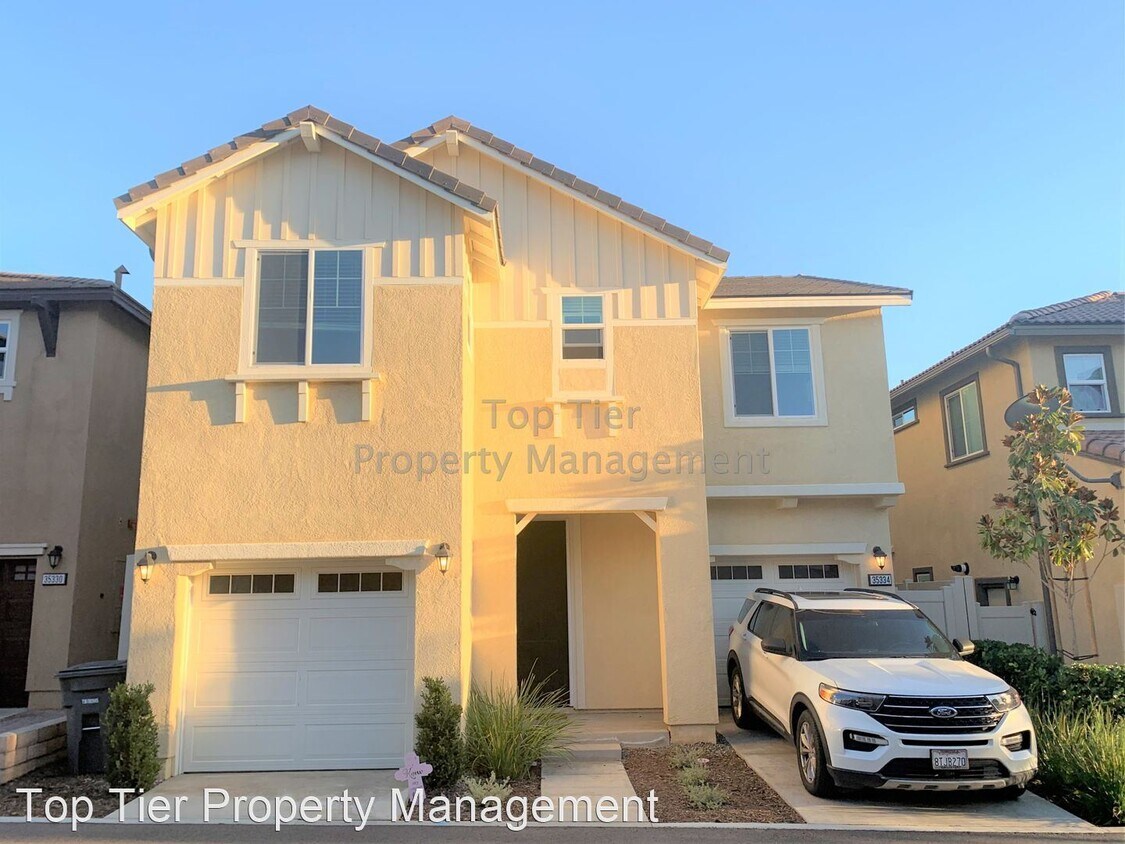 3 br, 2.5 bath House 35334 White Camarillo House Rental in