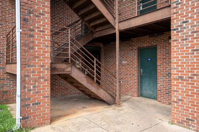Lobby Photo - The Inn and Suite Apartments