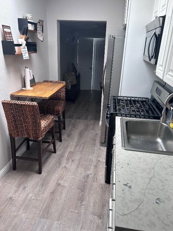 Foto del edificio - 9312 Dempster Dr