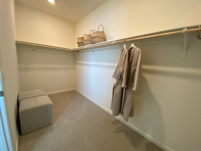 Enorme vestidor - 1683 Sandoval Dr