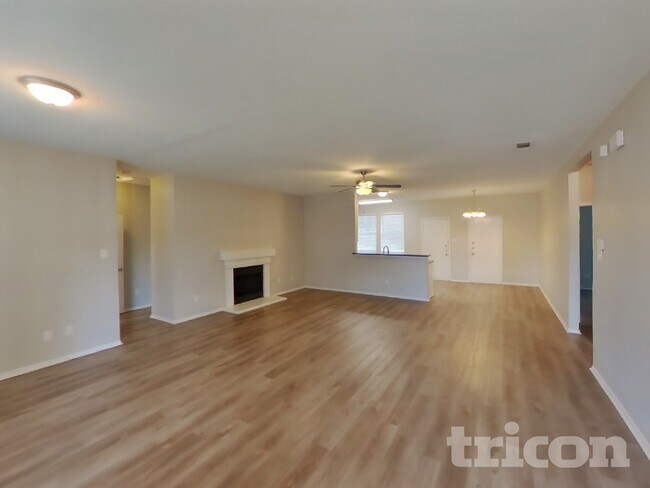 Foto del edificio - 207 Moonlight Dr