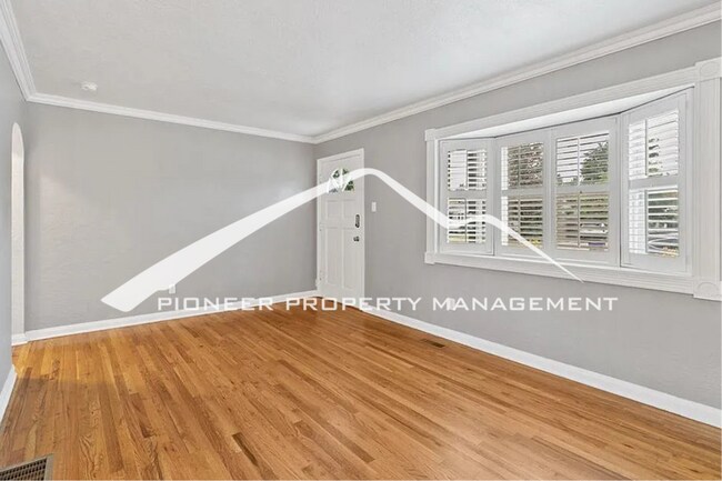 Building Photo - Downtown Charm with Private Yard, Oversized Garage and AC