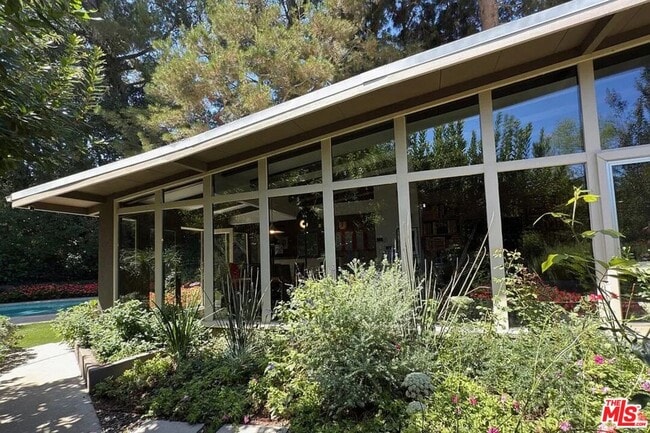 Building Photo - 8581 Appian Way