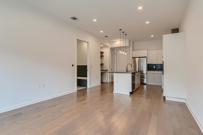 Building Photo - 207 W Johanna St
