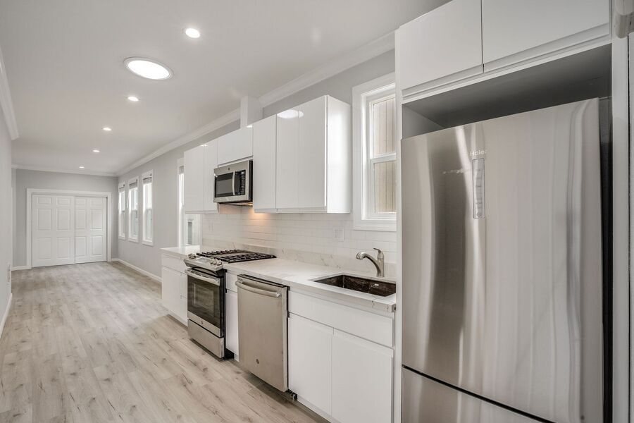 Foto principal - 1 Month Free! Remodeled 1-Bd w/ In-Unit La...