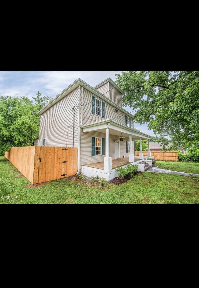 Building Photo - 5 Bedroom Virginia