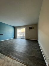 Building Photo - 921 4th St S