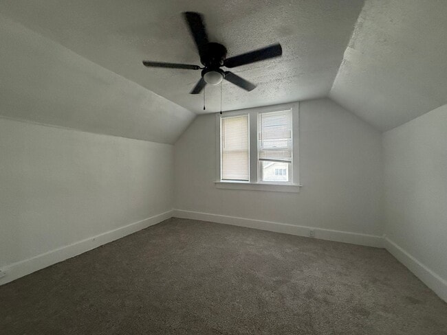 Building Photo - 3 Bed 2 Bath 1150.00