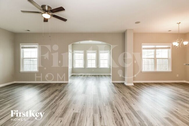 Building Photo - 244 Saxony Loop