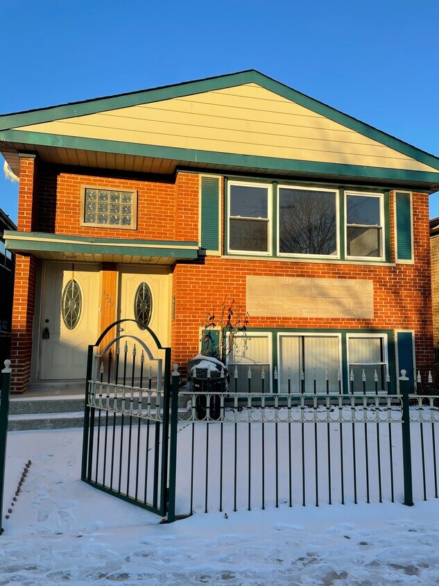 Front - 5322 S 72nd Ct