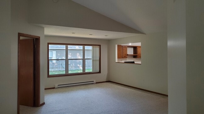 Foto del edificio - 335 Maple Ridge Ct