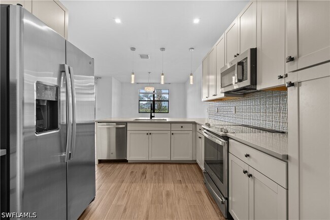 Foto del edificio - 7548 Carnegie Way