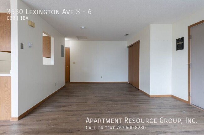 Foto del edificio - 3530 Lexington Ave S