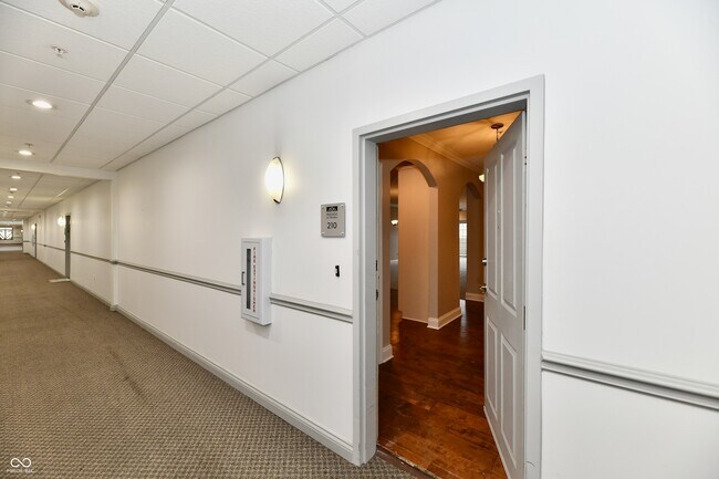 Building Photo - 8555 One W Dr