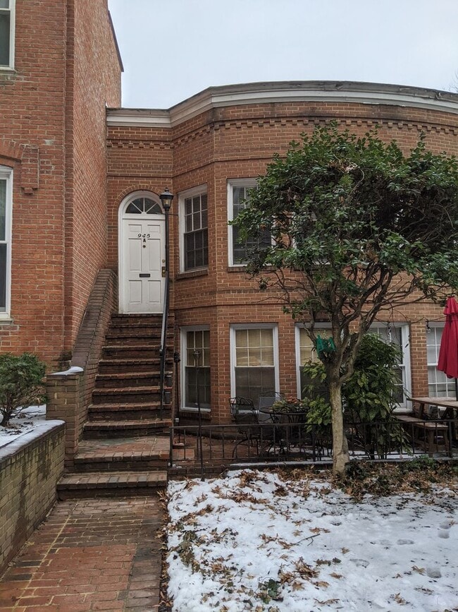 Building Photo - 945 25th St NW
