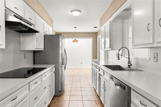 Foto del edificio - 9702 Summerhill Ln