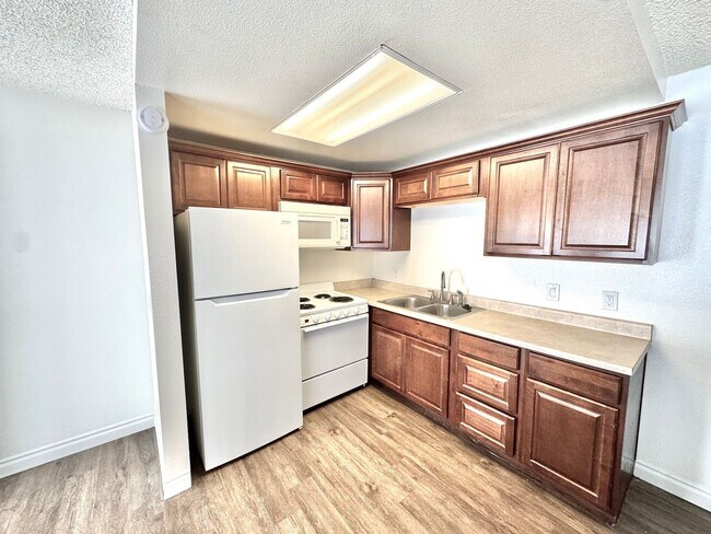 Foto del edificio - Senior/Disabled Community: 1bd/1ba Nicely updated! On-site laundry, LVP flooring, NO STAIRS! **Se...