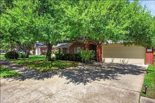 Photo - 1402 Club Chase Drive House