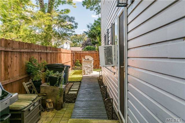 Foto del edificio - 71 Emerson Ave