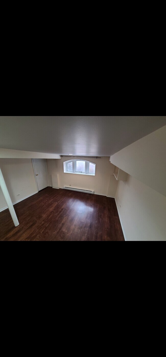 Bedroom - 4439 N Mango Ave