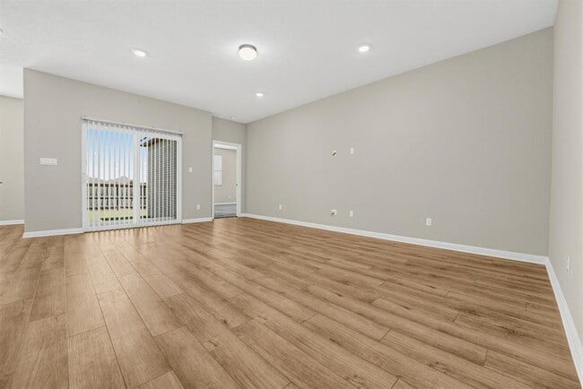 Building Photo - 209 Swinging H Ln
