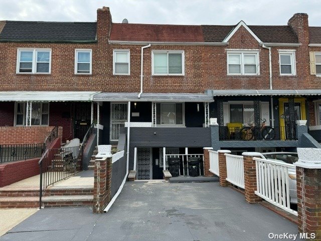 Primary Photo - 225-14 Murdock Ave