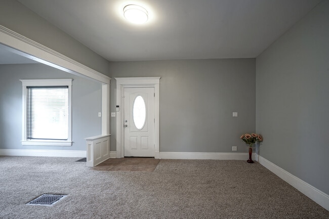 Family room - 17 N Randolph St