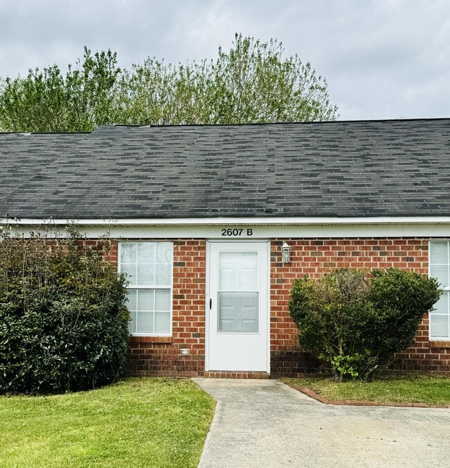 Building Photo - 2607 Bluff View Dr