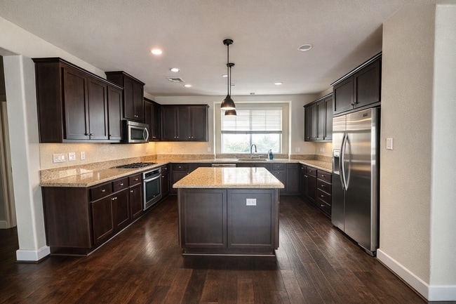 Building Photo - Beautifully Updated 4 Bed / 3.5 Bath Townhome in Prime Location