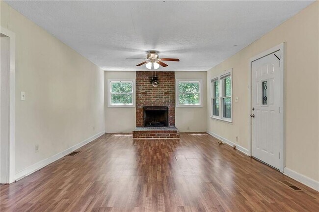 Foto del edificio - 3419 Clay Rd SW
