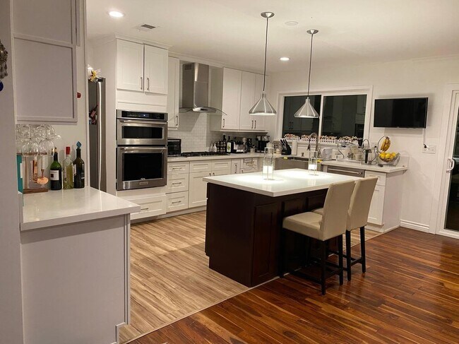 Foto del edificio - 22213 Bassett St