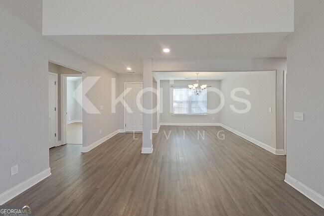 Building Photo - 228 Western Red Cedar Dr