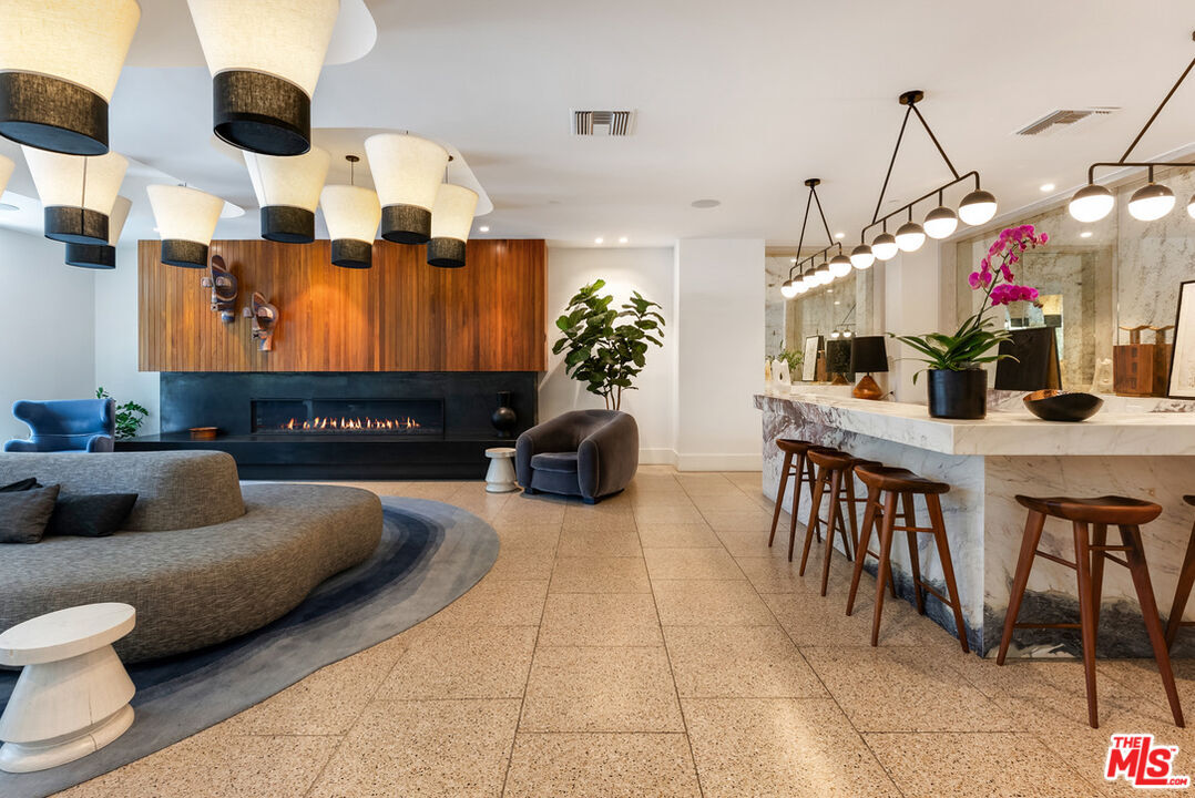 Foto principal - 10777 Wilshire Blvd