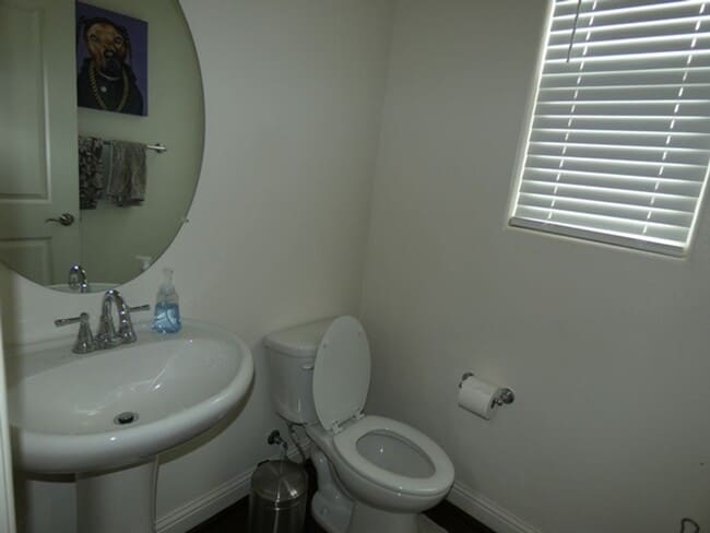 Building Photo - Fabulous Newer Home in Gated Santa Maria Community