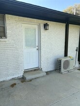 Building Photo - 818 Thomas St