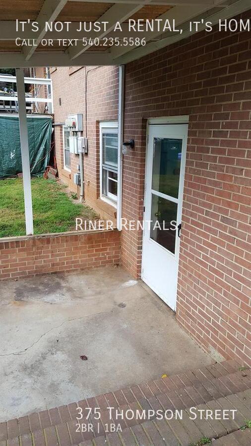 Building Photo - 375 Thompson St